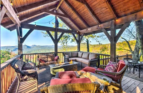 Sapphire Casa | Luxury Sapphire Cabin Mtn Views and Resort Access!