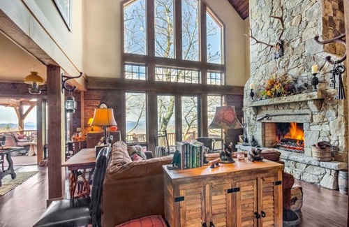 Sapphire Casa | Luxury Sapphire Cabin Mtn Views and Resort Access!