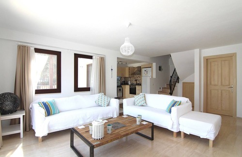 Kalkan Villa | Villa de lujo frente al mar de dos dormitorios. Impresionante piscina infinita con vistas al mar. Wi-Fi gratis