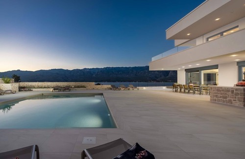 Vinjerac Villa | Luxury Sea Star Villa heated pool 48 m2