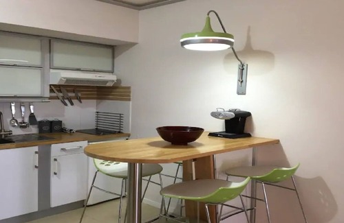 Herzliya Pituach Apartamento | Apartamento de lujo con vistas al mar y balcón