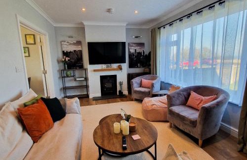 Dover Villa | Luxury Sea View Retreat with Hot Tub Sleeps 8