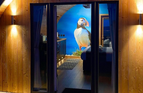Keiss Apartamento | Luxury seafront glamping pod with private patio and Hydropool Jaccuzi