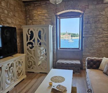 Vis Apartamento | Luxury Seafront Suite Fabri