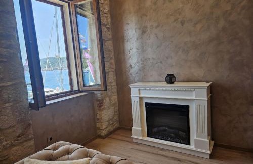 Vis Apartamento | Luxury Seafront Suite Fabri