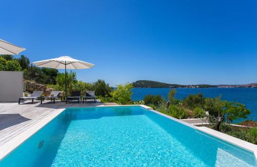 Rogoznica Villa | Luxury Seafront Villa Roots with private, heated pool, 5 en-suite bedrooms, enchanting sea views