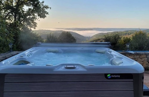 Beynac-et-Cazenac Villa | Chateau in secluded luxury with Pool & Hot Tub