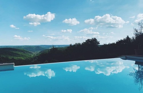 Beynac-et-Cazenac Villa | Chateau in secluded luxury with Pool & Hot Tub