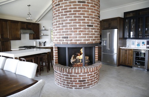 Barrie Cabaña | Luxury & Secluded Cottage 10 Mins from Downtown Barrie