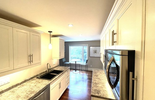 Barrie Cabaña | Luxury & Secluded Cottage 10 Mins from Downtown Barrie