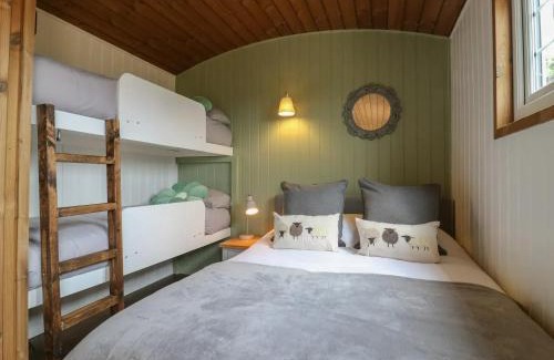 Cambridge Otro | Luxury Shepherd Hut with Private Hot Tub