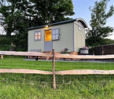 Modbury Casa | Luxury Shepherd Hut on small South Hams farm, Devon