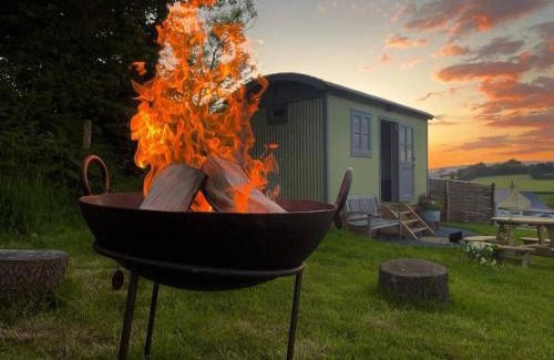 Modbury Casa | Luxury Shepherd Hut on small South Hams farm, Devon
