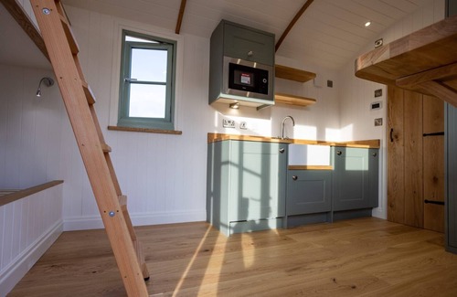 Cowbridge Cabina | Luxury Shepherds Hut Near Glamorgan Coast