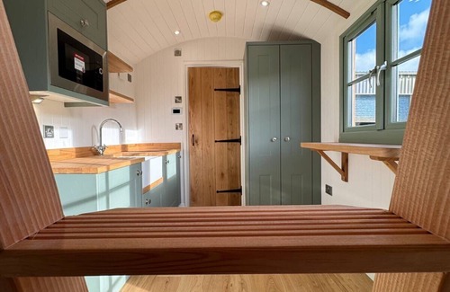Cowbridge Cabina | Luxury Shepherds Hut Near Glamorgan Coast