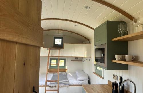 Monknash Casa | Luxury Shepherds Hut near Glamorgan Coast