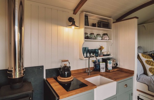 Mabe Cabina | Luxury Shepherds Hut with Bath