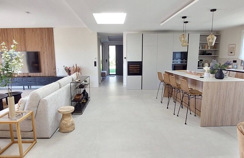 Cagnes-sur-Mer Villa | Nueva villa moderna en Saint Paul de Vence, piscina, tranquilidad y bienestar