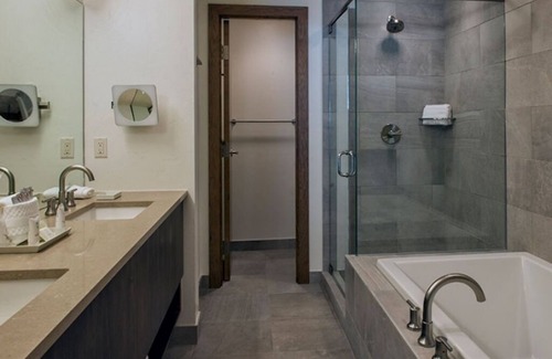 Peak 8 Complejo | Luxury Ski-in/out Breckenridge Resort as close to the slopes as you can get!