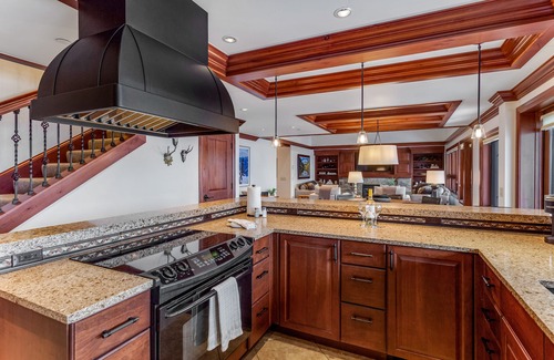 Vail Chalet De Esquí | Luxury ski-in/ski-out condo w/ fireplace, fast WiFi, shared pool/hot tub/laundry
