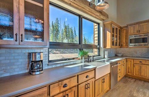 Angel Fire Casa | Luxury Ski-InandOut Getaway with Hot Tub and Views!