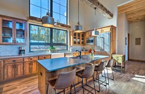 Angel Fire Casa | Luxury Ski-InandOut Getaway with Hot Tub and Views!
