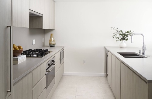 South Lake Union Hotel | Luxury Sky Suite w/ Stunning Views, 3BR/2BA, Pools, Gym, Near Seattle Hotspots!