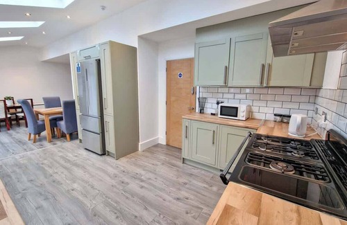 Kirkby Casa | Luxury Sleeps 11 Kirkby Home by City SuperHost