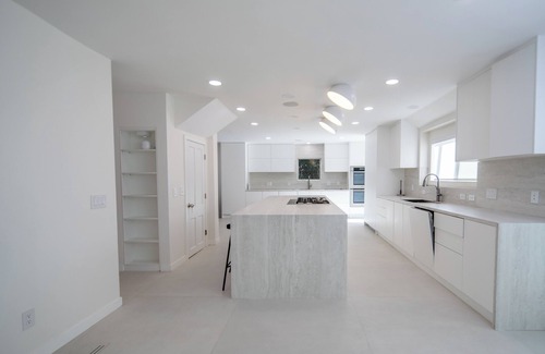 Beverlywood Villa | Luxury Smart Villa w/ Heated Pool, Steam Sauna & Guest House Near Beverly Hills