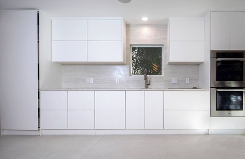 Beverlywood Villa | Luxury Smart Villa w/ Heated Pool, Steam Sauna & Guest House Near Beverly Hills