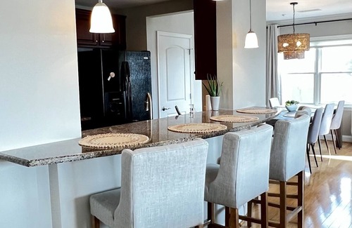 Westlake Corner Condominio | Lakefront Luxury - 4BR Views + Pool at SML