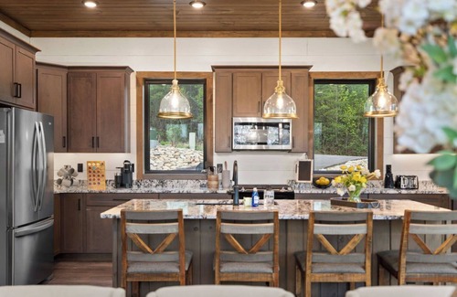 Walland Cabina | Luxury Smoky Mountain Retreat with Indoor Pool, Hot Tub, Firepit & More!