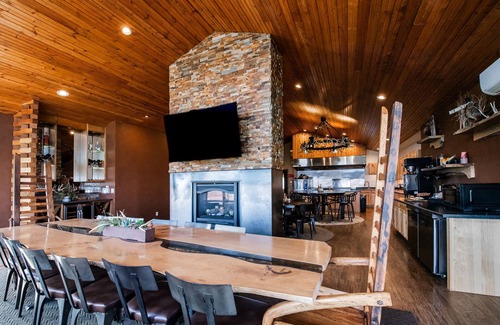 Carpenter Cabina | Seven Bedroom Lodge, con bar / salón y amplias instalaciones de comedor