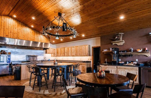 Carpenter Cabina | Seven Bedroom Lodge, con bar / salón y amplias instalaciones de comedor