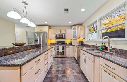 Alexandria West Casa | Luxury Spacious Alexandria Home Minutes to Washington D.C.