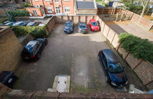Windsor Apartamento | Apartamento espacioso de lujo, estacionamiento seguro a solo 8 minutos a pie del castillo de Windsor