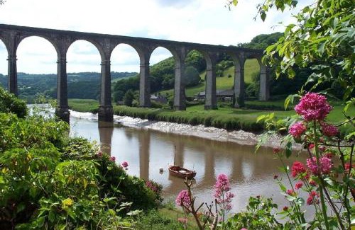 Calstock Casa | Luxury Spacious Cottage with River Views