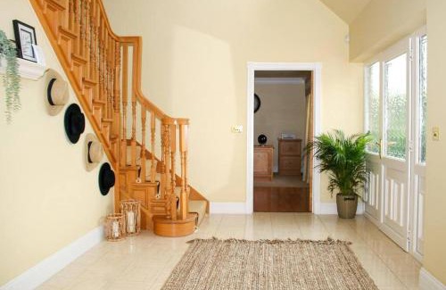 Southgate Casa | Luxury, Spacious Home with Private Driveway Beaches and Gower in close proximity