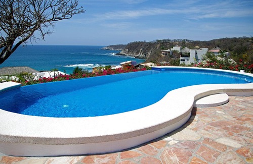 Salchi Villa | Lujo, espectaculares vistas y playa en una hermosa bahía de Huatulco. Piscina privada.