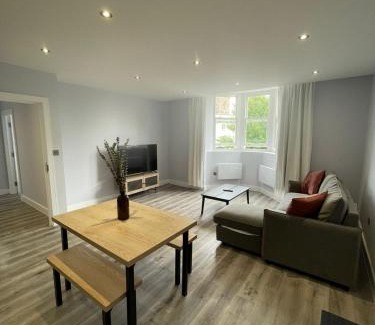 Abingdon Apartamento | Luxury Square Flat - Luxury - En-Suites - 6 Guests
