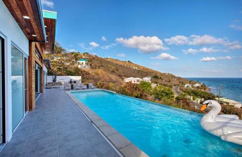 Slob Casa | Luxury St Croix Home with Oceanfront Pool and Views
