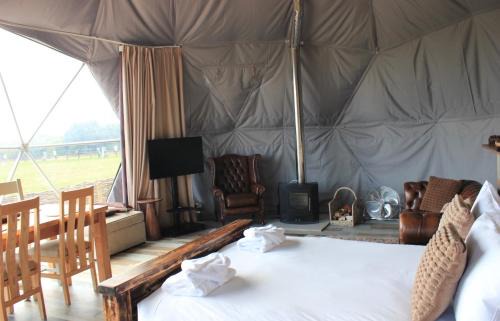 Cuddesdon Casa | Luxury Star Gazing Dome 2 JUPITER with cozy log burner