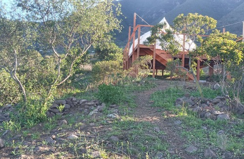 Cabo Punta Banda Alquiler De RV | 20% DESCUENTO. Glamping con deck privado y baño ecológico. Mascotas bienvenidas.