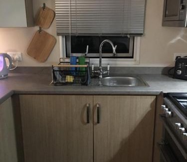 Rhyl Complejo | Luxury static caravan, 6 berth, Marine Holiday Park, Rhyl, Wales