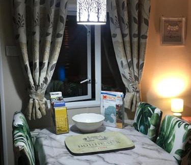 Rhyl Complejo | Luxury static caravan, 6 berth, Marine Holiday Park, Rhyl, Wales