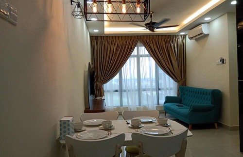 Taman Setia Indah Apartamento | LUXURY STAY - 2 ROOMS with CONDO Facility - Mount Austin JB - SPECIAL OFFER