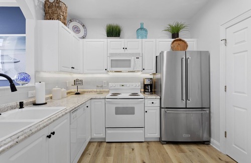 Swansboro Condominio | Luxury Stay- Downtown Swansboro with River Views!