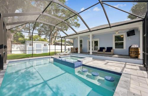 Riverside Heights Casa | Luxury Stay Heated Pool and Hot Tub Fenced Yard