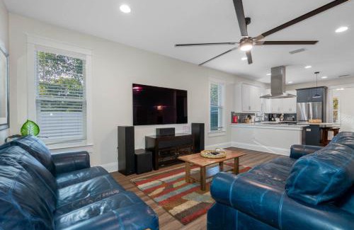 Riverside Heights Casa | Luxury Stay Heated Pool and Hot Tub Fenced Yard