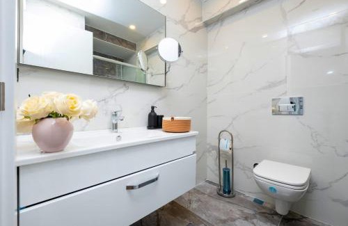 Kabatas Apartamento | Luxury Stay with Panoramic Bosphorus View